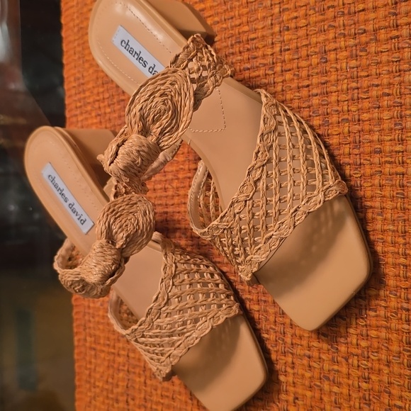 CHARLES DAVID BRAND WOMEN'S TAN SLIP-ON SUMMER SANDALS SIZE 8.5 - Picture 2 of 16